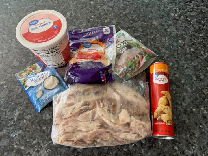 Easy Chicken Bacon Ranch Crescent Roll Pinwheel ingredients