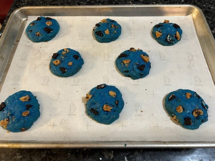 Easy Cookie Monster Cookies (Soft and Chewy) no eyeballs added