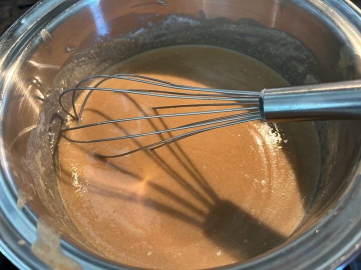 easy peanut butter fudge with butterfinger bits