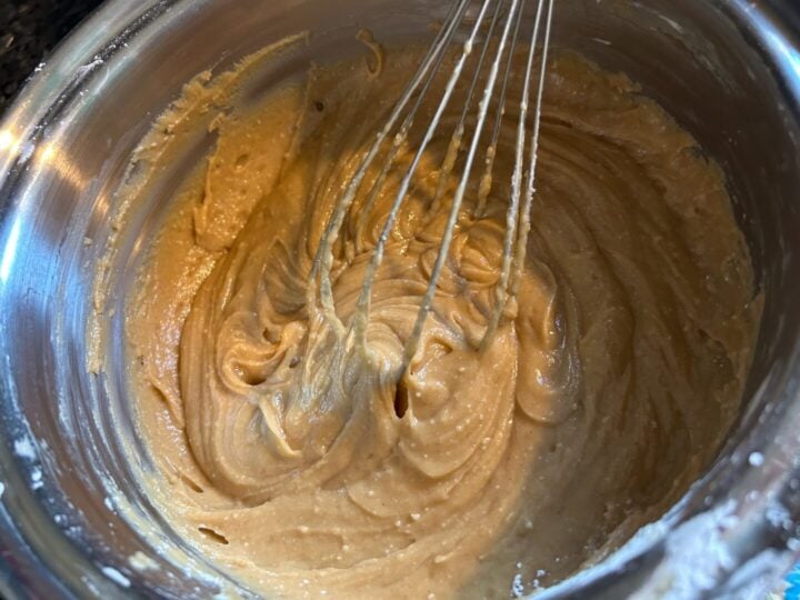 easy peanut butter fudge with butterfinger bits