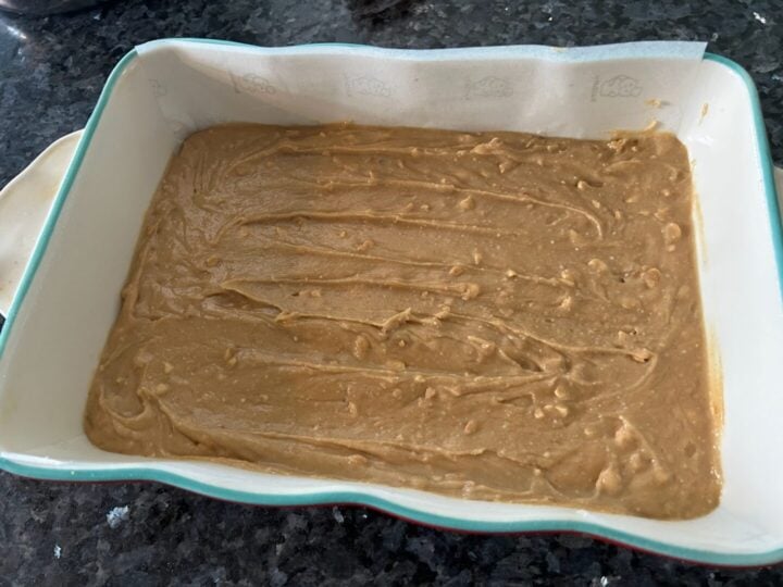 easy peanut butter fudge with butterfinger bits